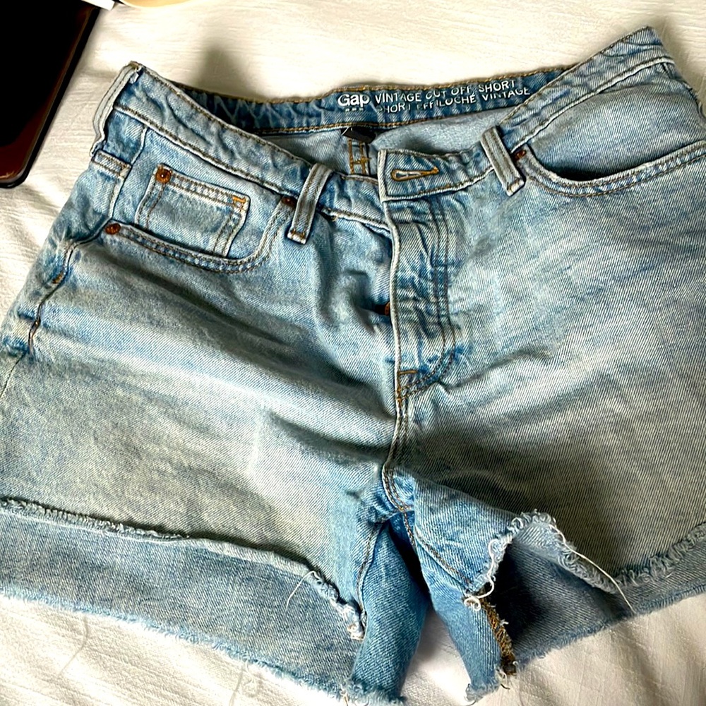 GAP SHORTS